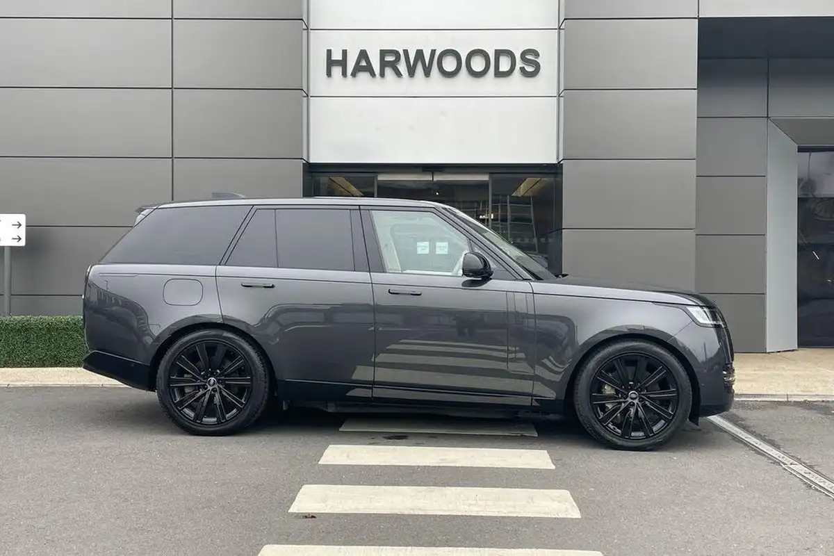 2023-land-rover-range-rover-30-p440e-se-big-1