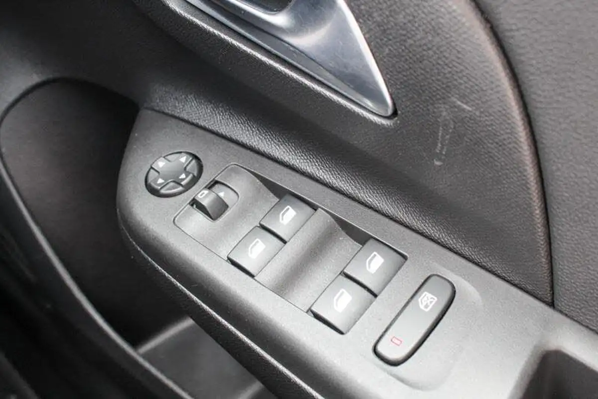 2022-vauxhall-corsa-e-gs-line-electric-big-33