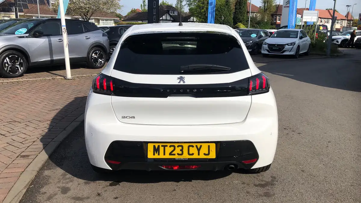 2023-peugeot-208-12-puretech-allure-premium-100ps-big-8