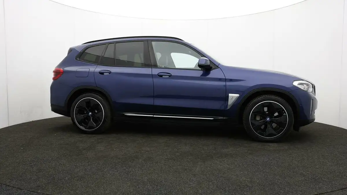 2022-bmw-ix3-e-premier-edition-big-44