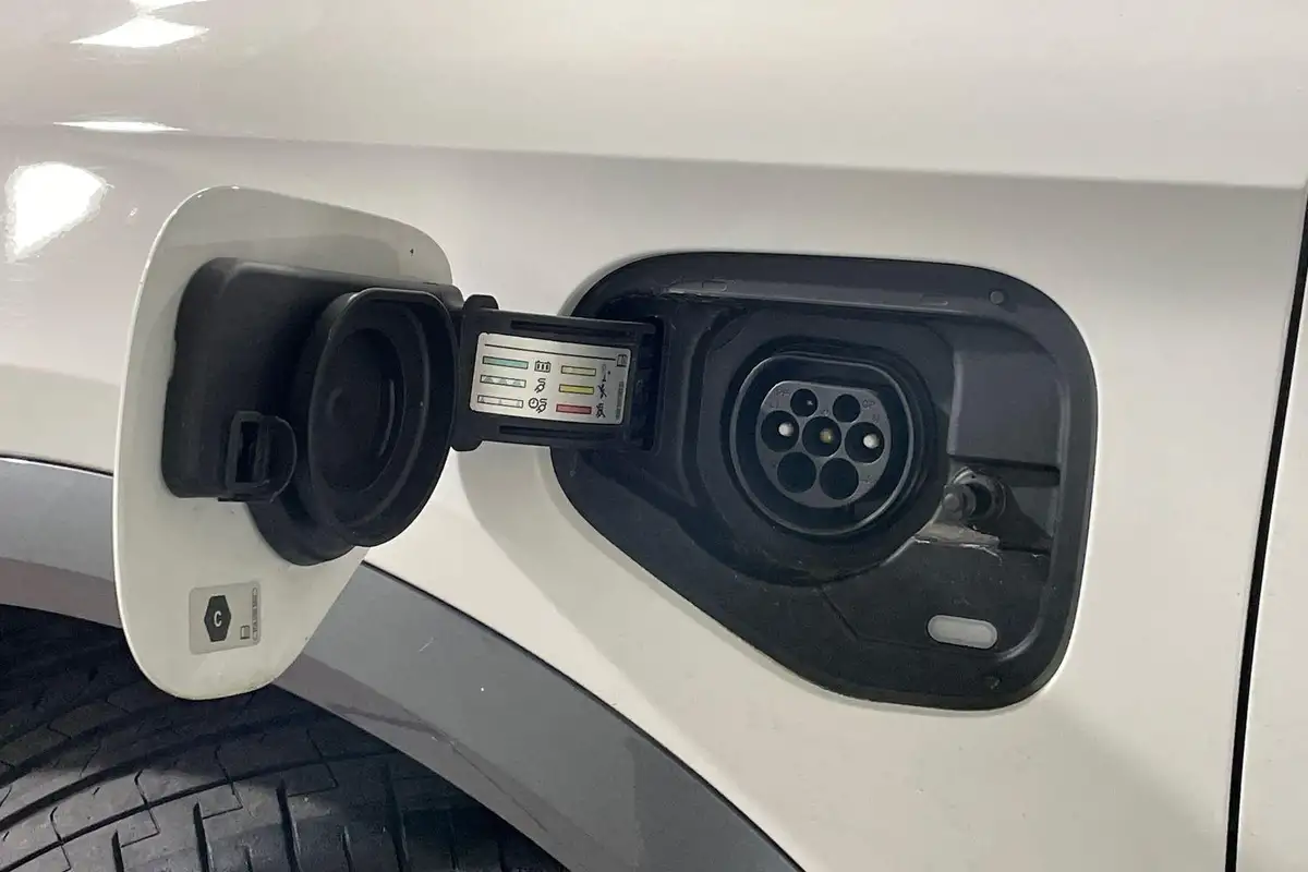2022-cupra-formentor-14-e-hybrid-v1-big-17