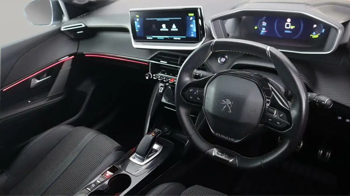 2021-peugeot-208-e-gt-50kwh-big-8