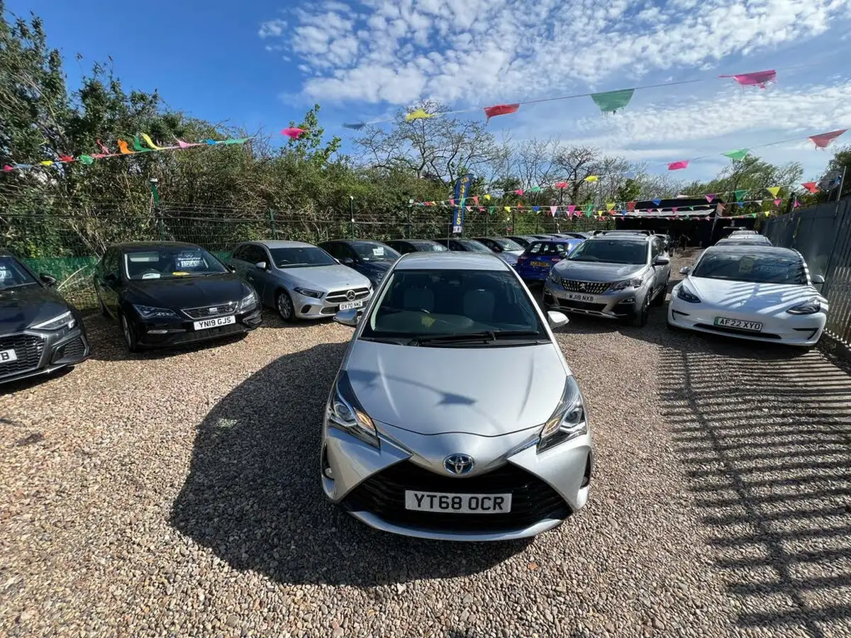 2018-toyota-yaris-15-vvt-i-icon-hybrid-big-22