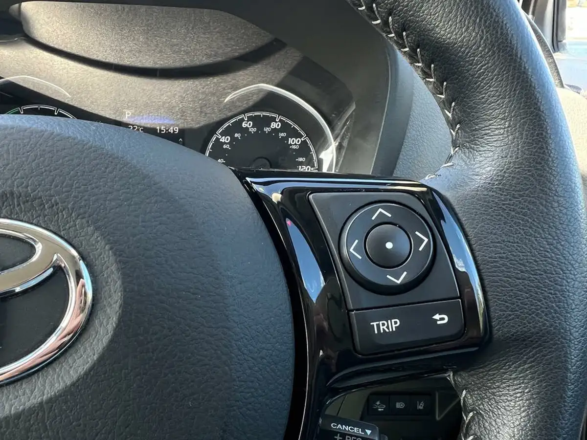 2018-toyota-yaris-15-vvt-i-icon-hybrid-big-46