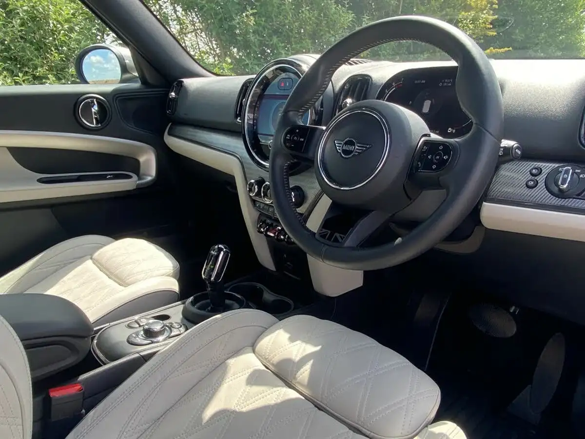 2023-mini-countryman-15-cooper-exclusive-premium-big-3