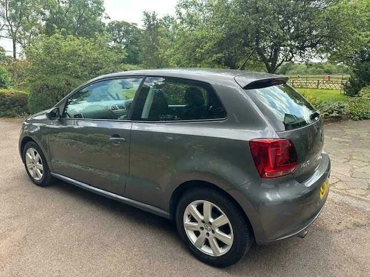 2011-volkswagen-polo-14-se-85ps-3d-big-9