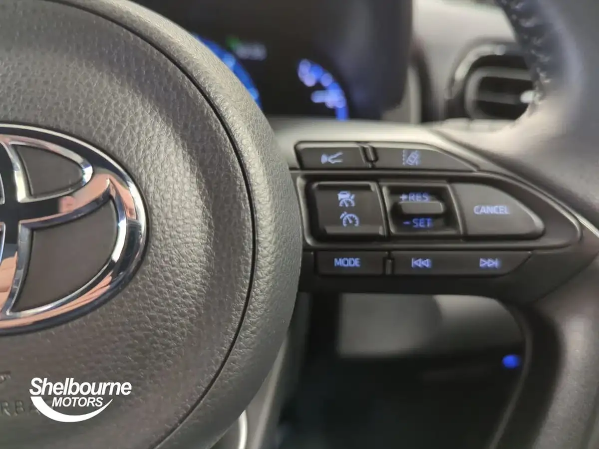 2022-toyota-yaris-15-vvt-i-design-panoramic-roof-big-15