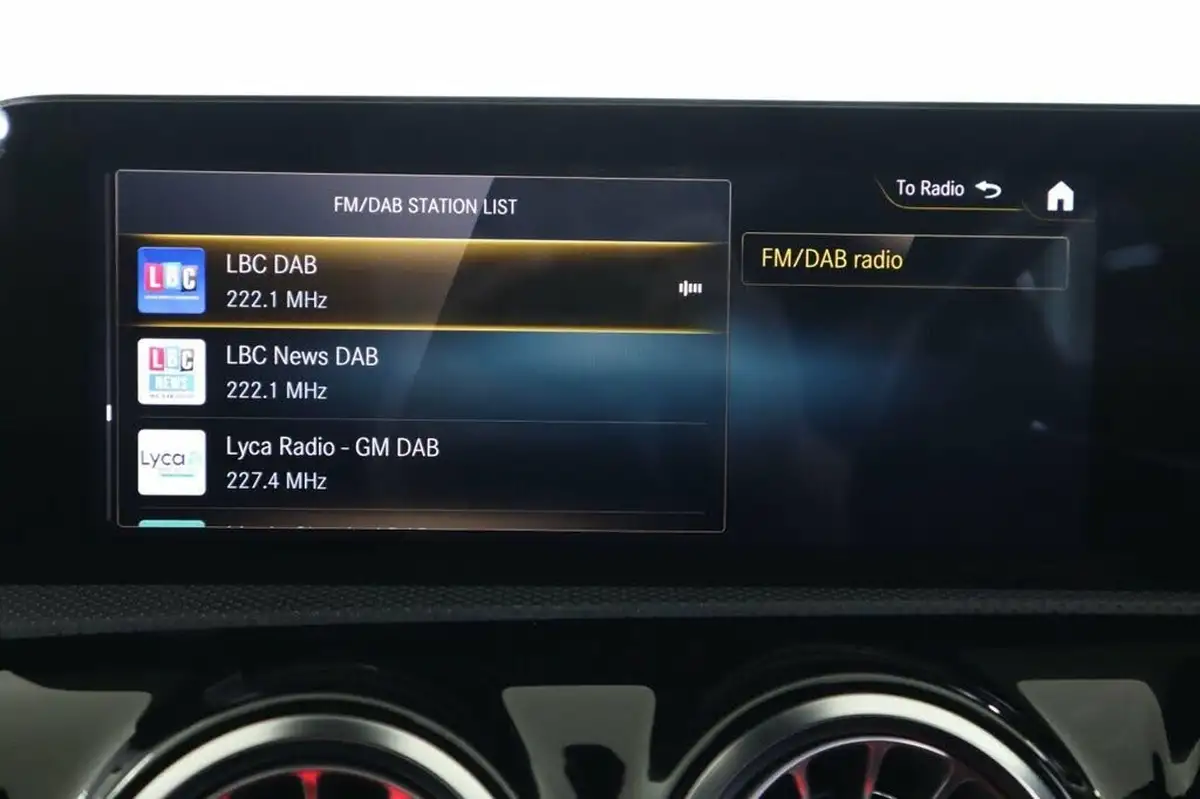 2021-mercedes-benz-a-class-13-a250e-amg-line-premium-hatchback-5d-big-38