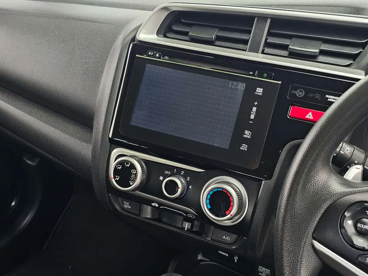2016-honda-jazz-13-i-vtec-se-cvt-big-22