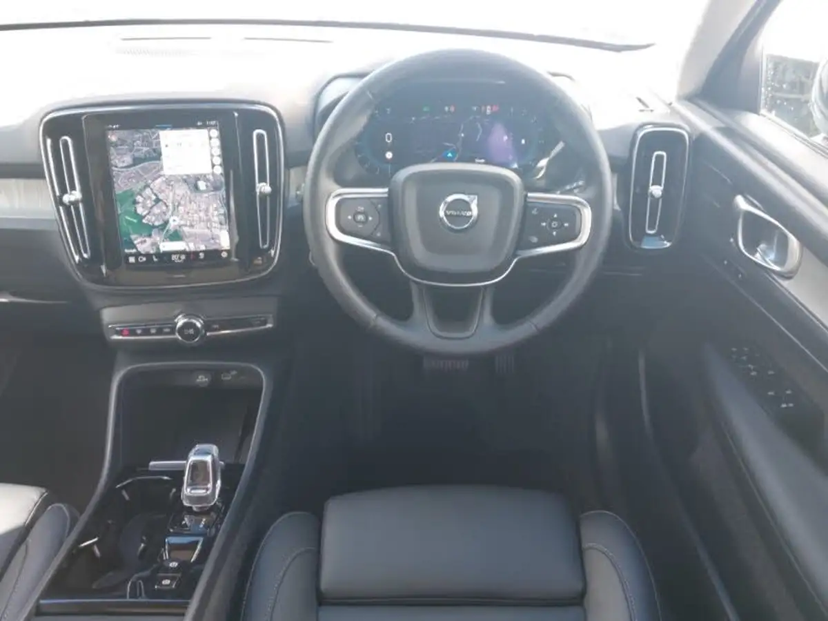 2024-volvo-xc40-20-b3-ultra-bright-big-6