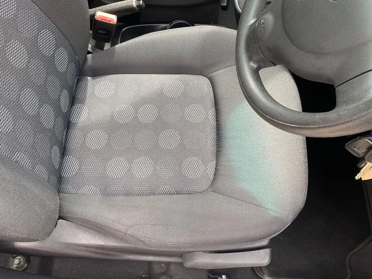 2009-hyundai-i10-12-comfort-76bhp-big-18