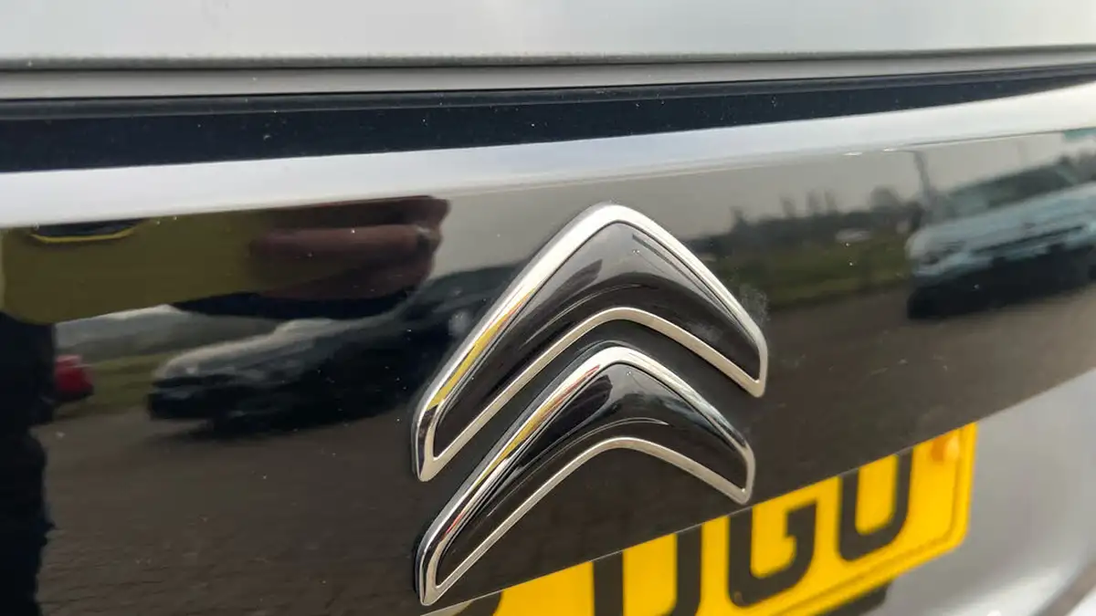 2022-citroen-c4-12-puretech-shine-130ps-big-26