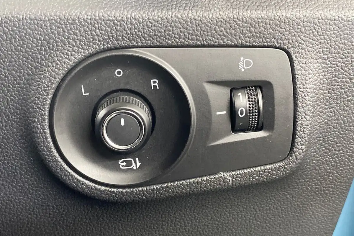 2021-mg-zs-suv-e-exclusive-ev-big-42
