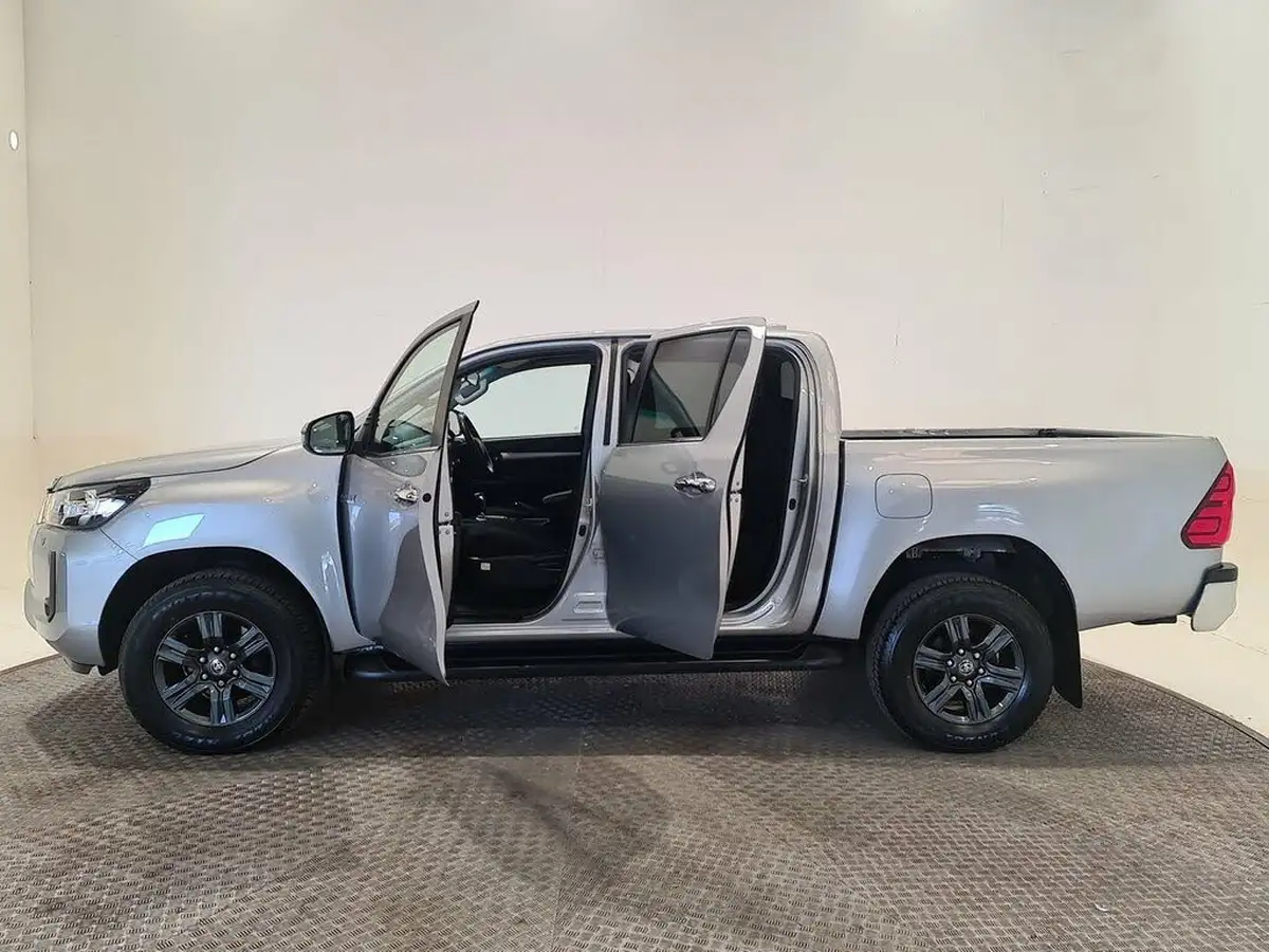 2022-toyota-hi-lux-24d-4d-icon-150hpeu6d-auto-big-5
