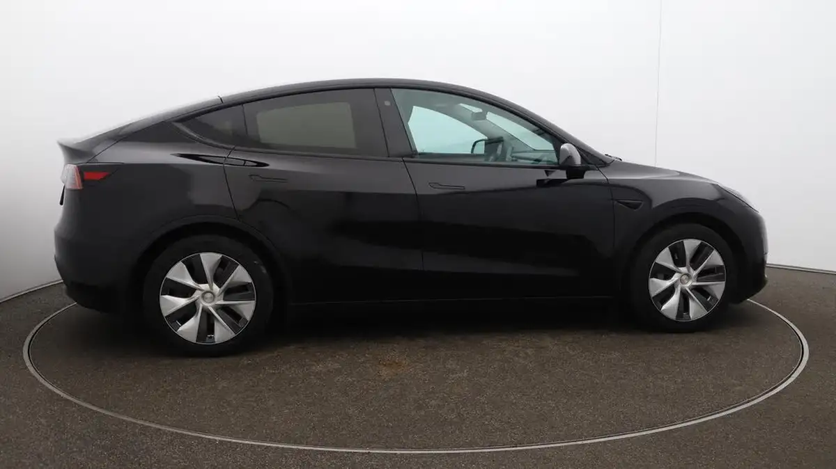 2022-tesla-model-y-e-rwd-big-49