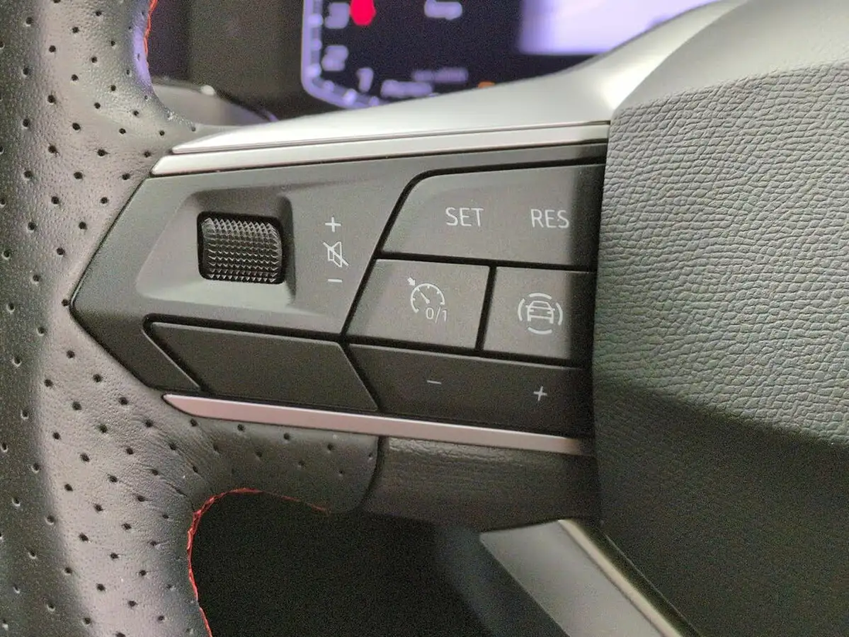 2022-seat-leon-big-23