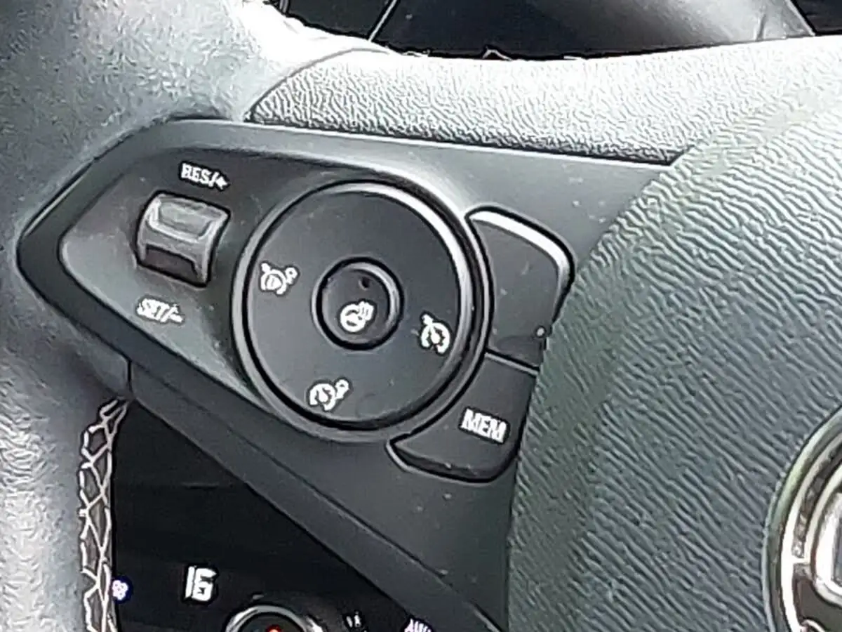 2022-vauxhall-corsa-12-turbo-elite-edition-big-15