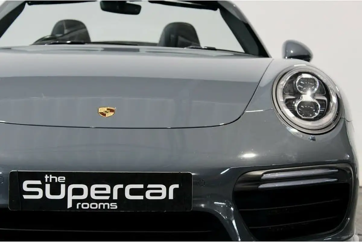 2016-porsche-911-38-turbo-s-cabriolet-big-40