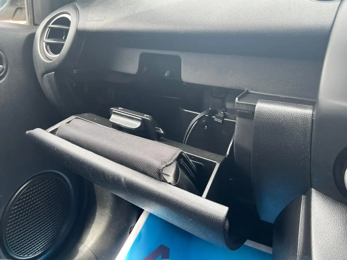 2013-mazda-mazda2-13-venture-big-37