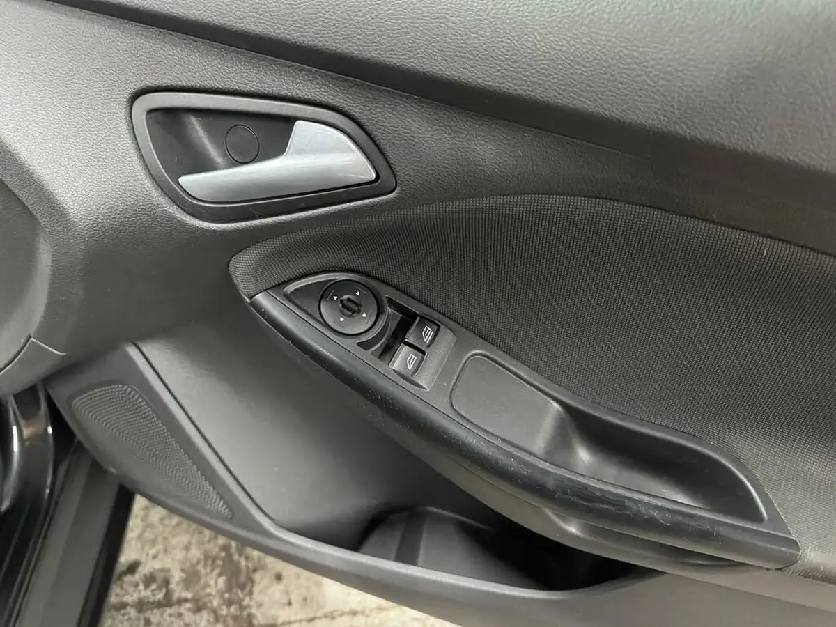 2012-ford-focus-16tdci-zetec-115ps-estate-big-46