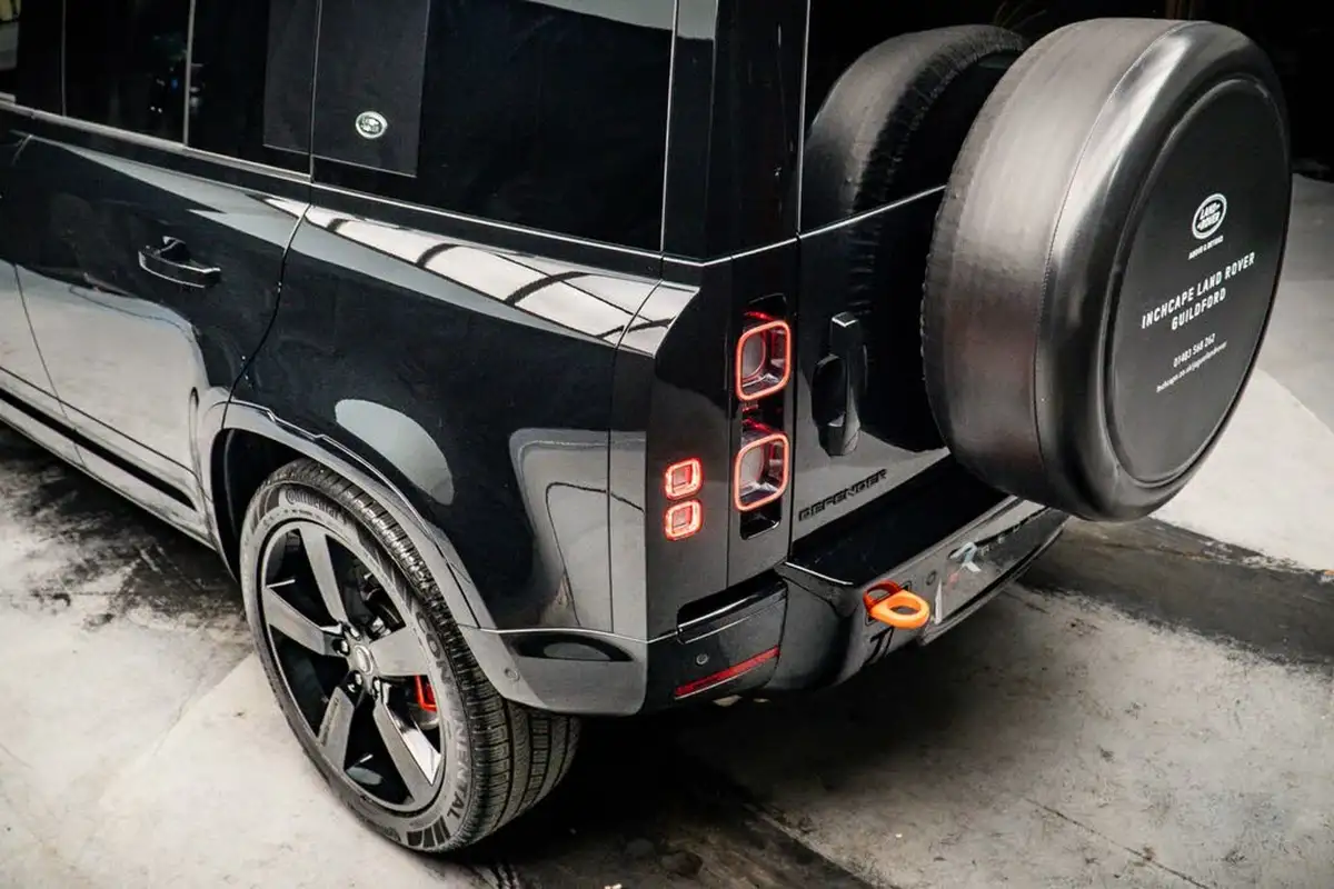 2022-land-rover-110-defender-30-p400-x-big-18