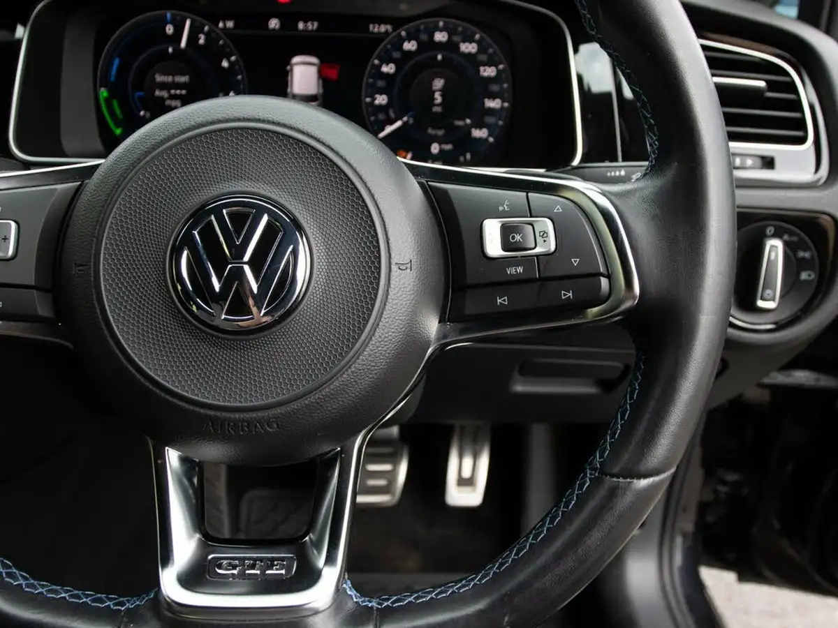 2020-volkswagen-golf-14-tsi-gte-advance-big-19