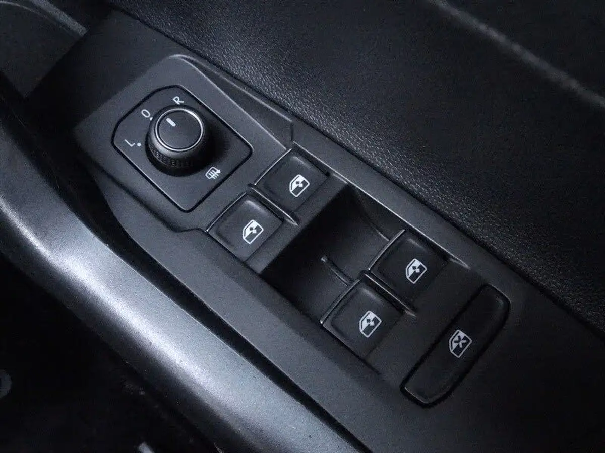 2018-volkswagen-polo-10-tsi-se-big-31