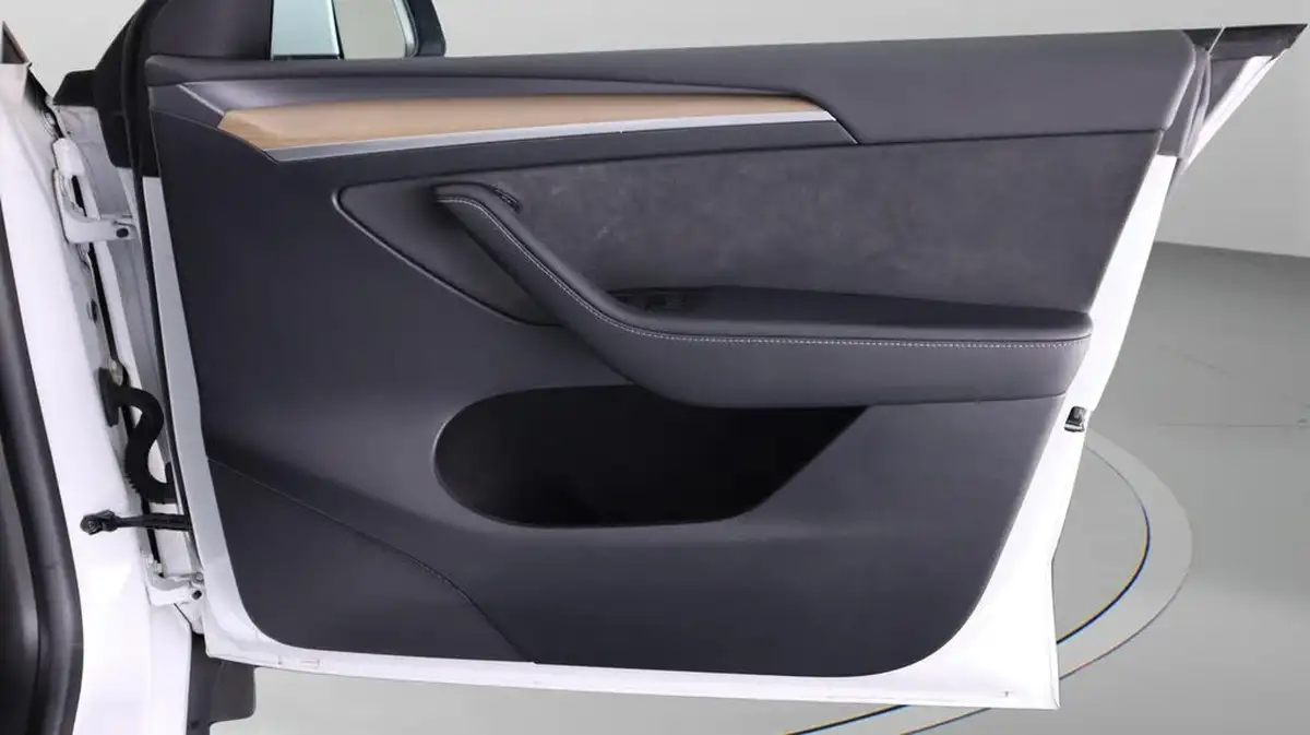 2022-tesla-model-y-e-long-range-big-14