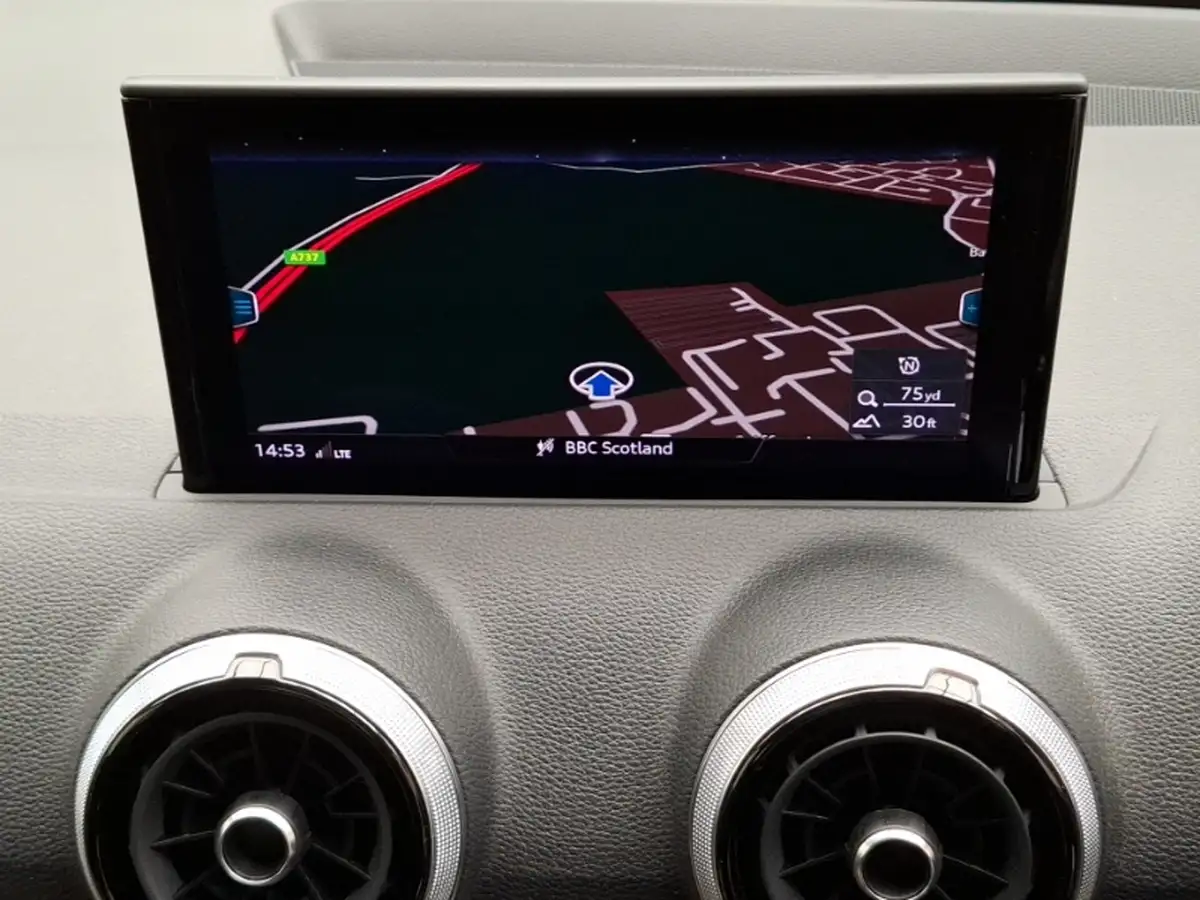 2022-audi-q2-15-35-tfsi-s-line-tronic-big-13