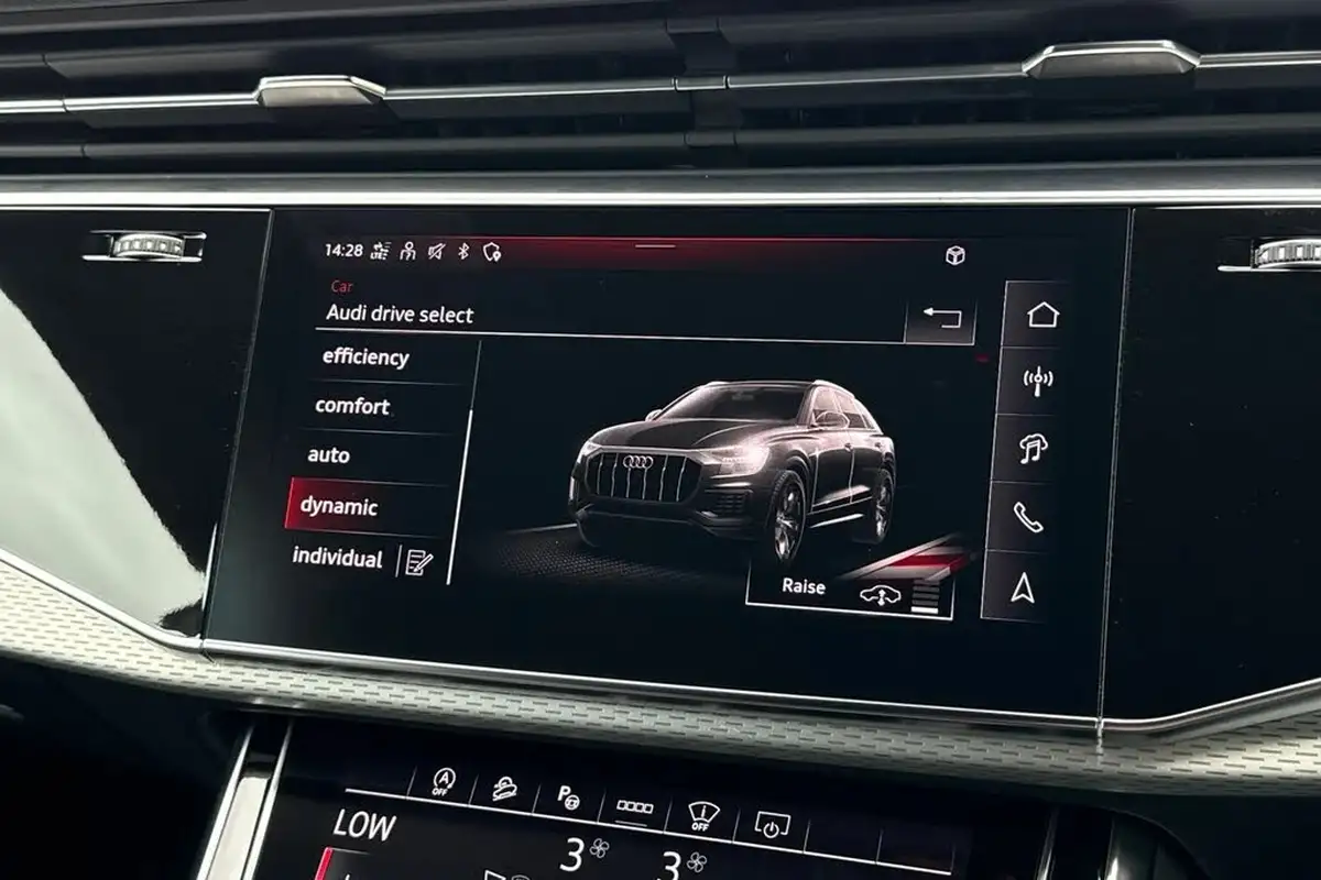 2024-audi-q8-30-55-tfsi-launch-edition-big-29