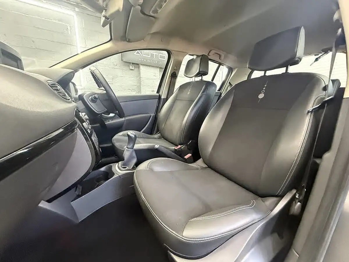 2015-renault-twingo-10-play-big-11