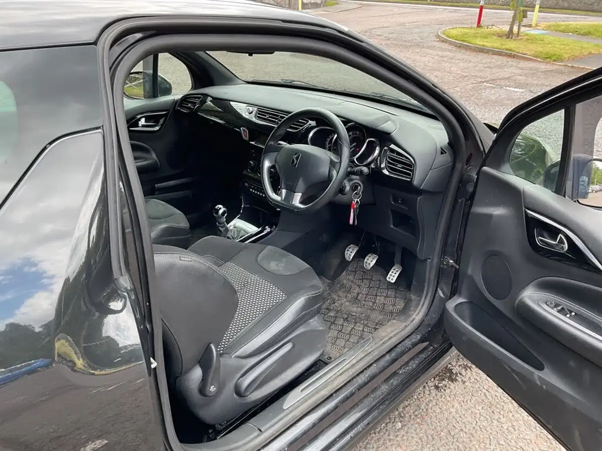 2011-citroen-ds3-16-dstyle-big-6
