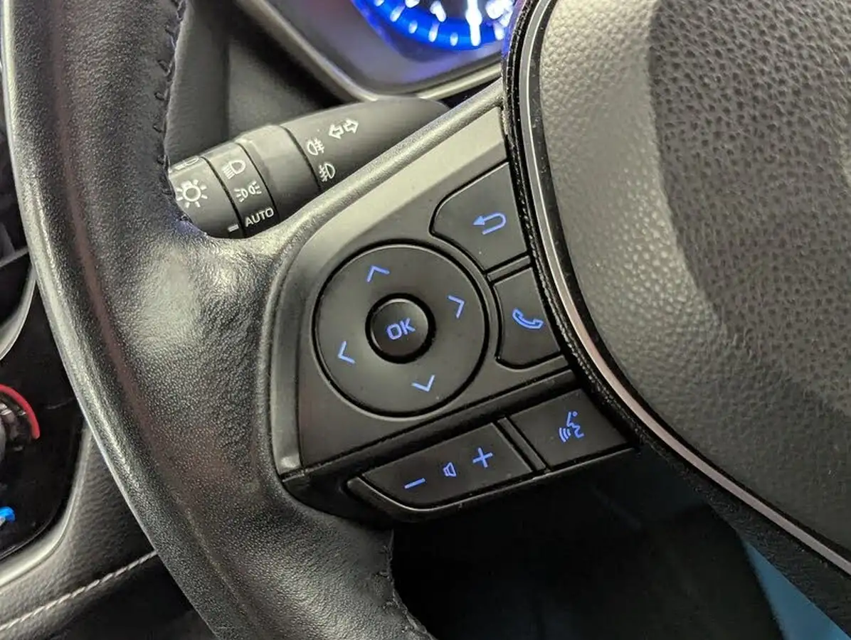 2021-toyota-corolla-18-vvt-i-trek-big-27
