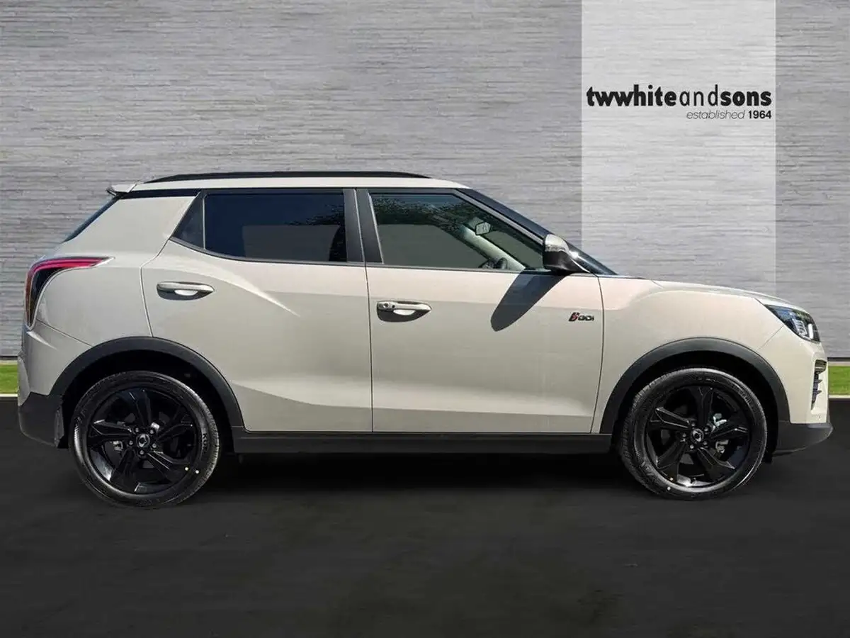 2025-kgm-ssangyong-tivoli-15-k40-auto-big-4