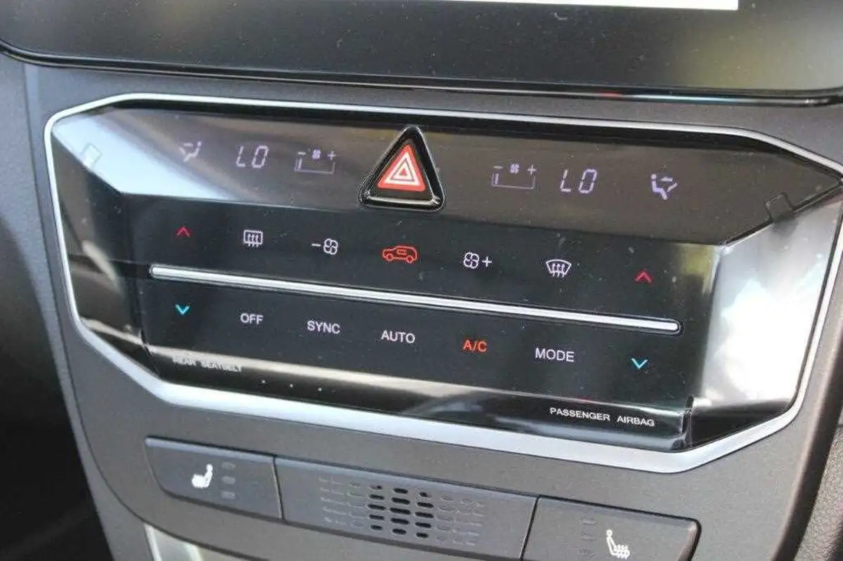 2025-kgm-ssangyong-tivoli-15-k40-auto-big-32