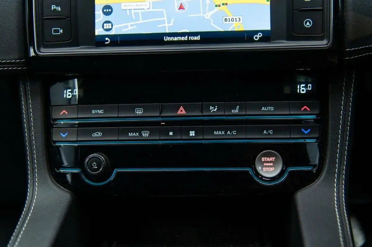 2017-jaguar-f-pace-20-i4d-r-sport-180ps-awd-ss-auto-big-35