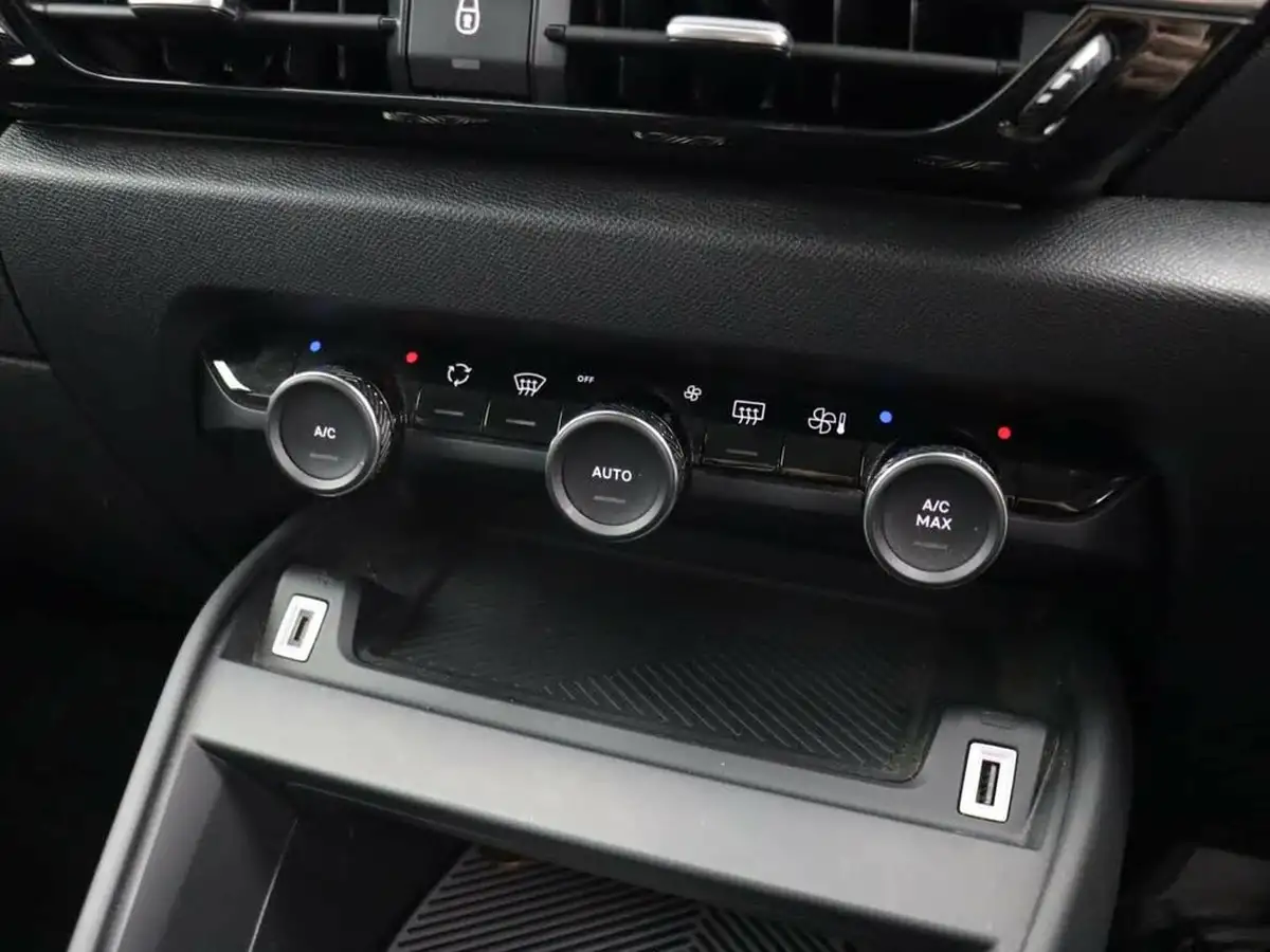 2021-citroen-c4-12-puretech-shine-130ps-big-37