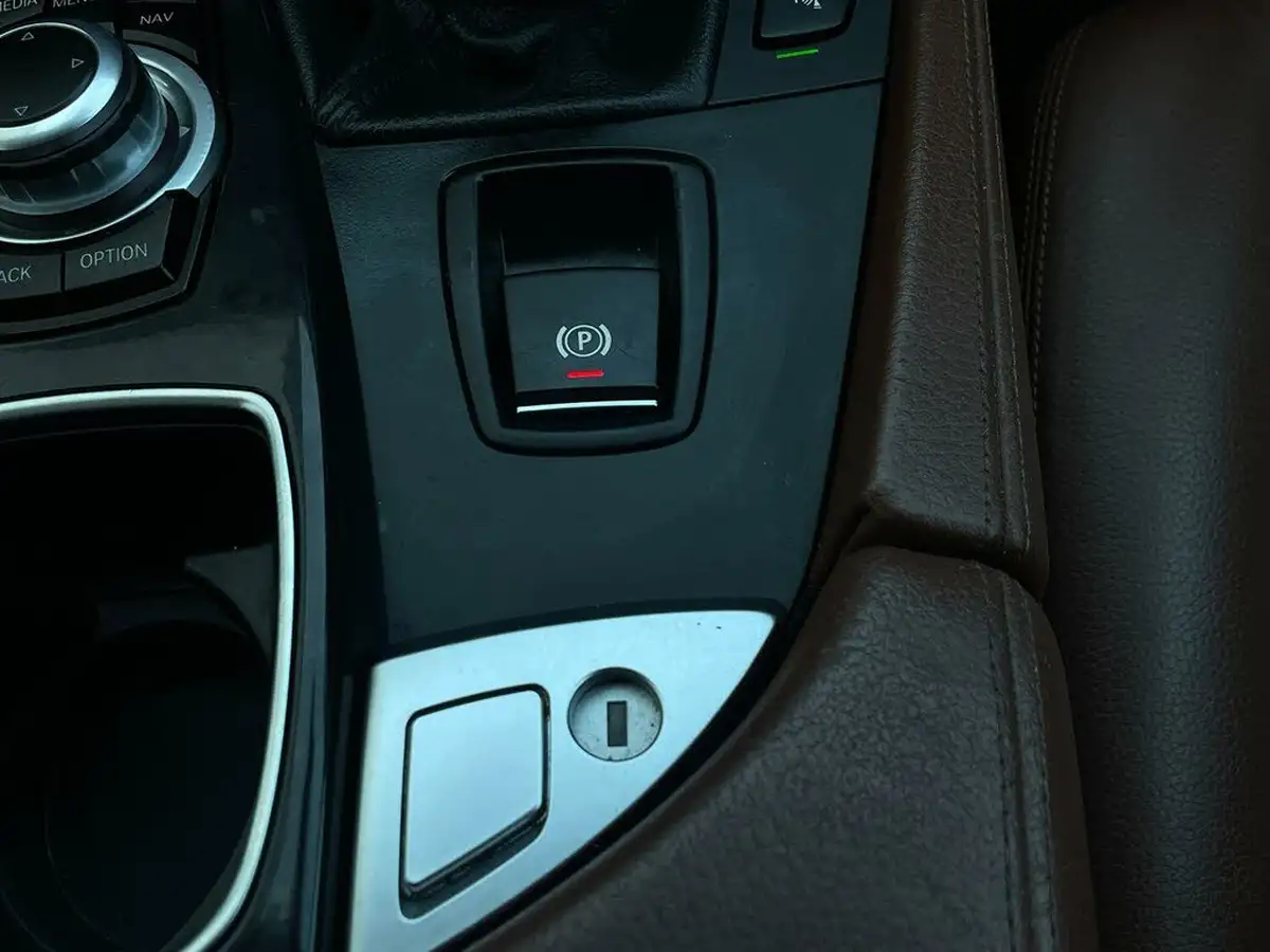 2014-bmw-5-series-big-47