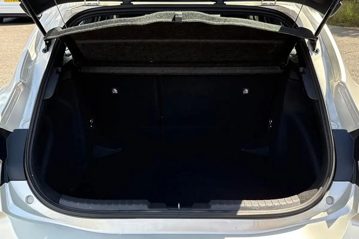 2022-toyota-corolla-18-vvt-i-icon-tech-trk-hatchback-5d-big-6