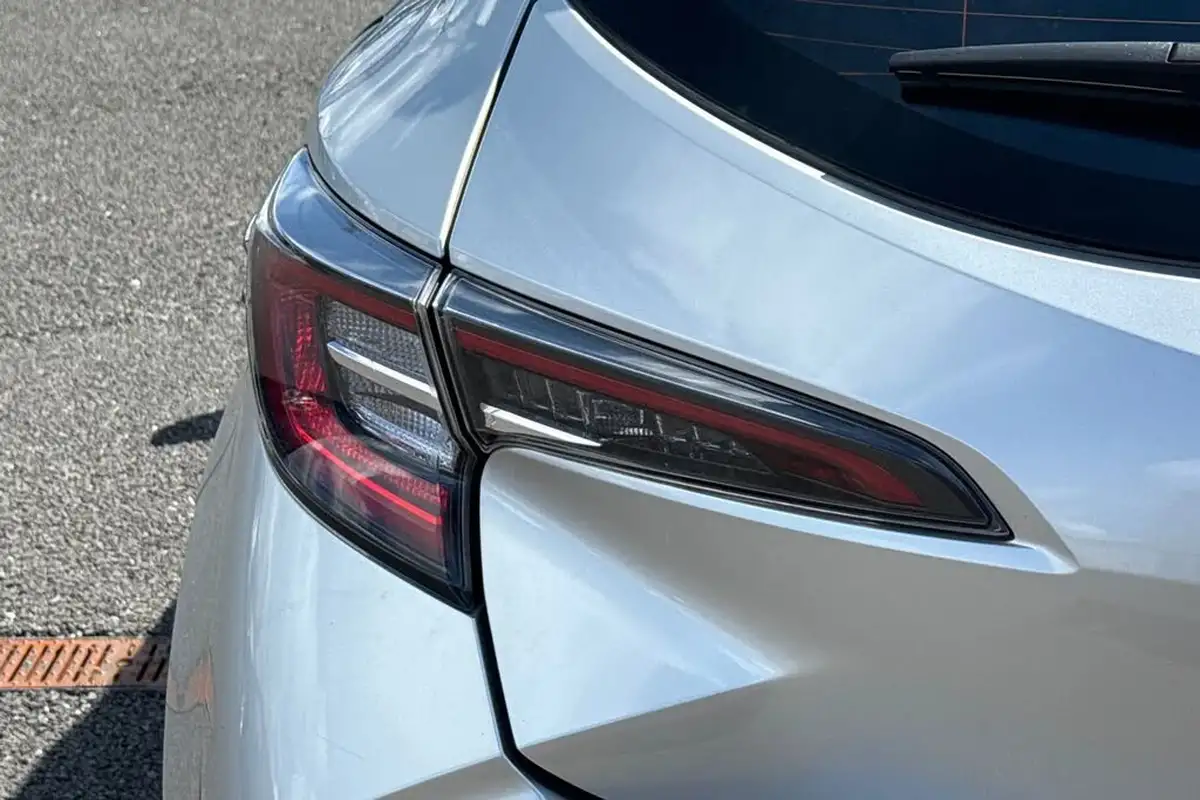 2022-toyota-corolla-18-vvt-i-icon-tech-trk-hatchback-5d-big-30