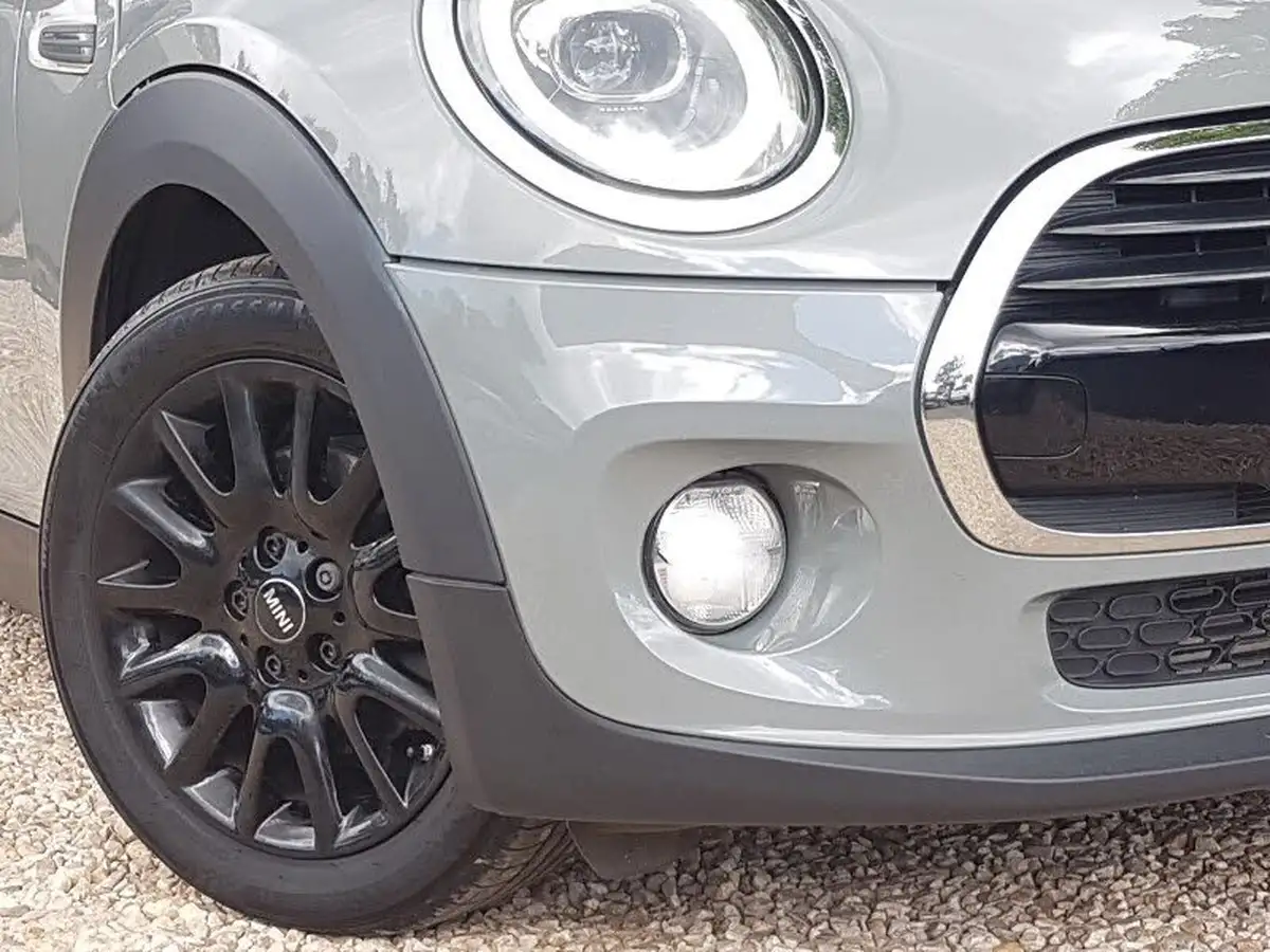 2019-mini-cooper-15-cooper-classic-hatchback-3d-big-8