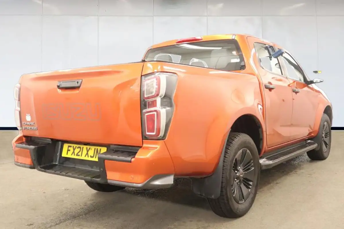 2021-isuzu-d-max-19td-v-cross-auto-big-2
