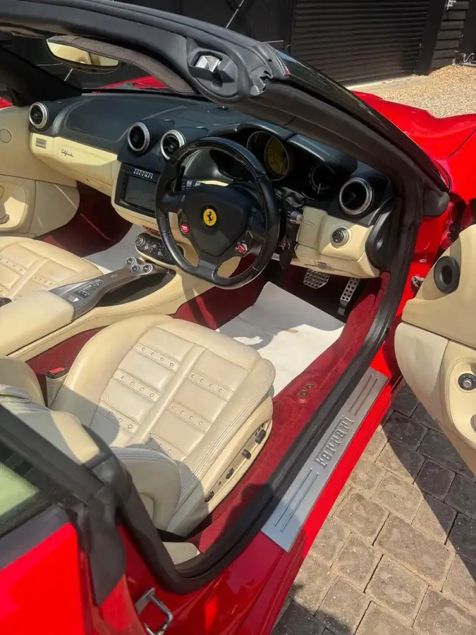2010-ferrari-california-43-big-7