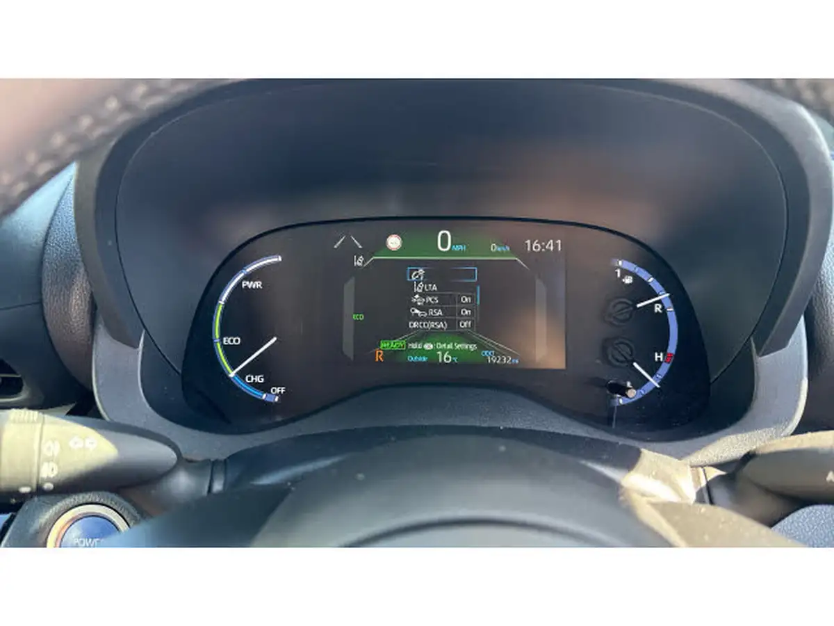 2022-toyota-yaris-15-vvt-i-design-panoramic-roof-big-8
