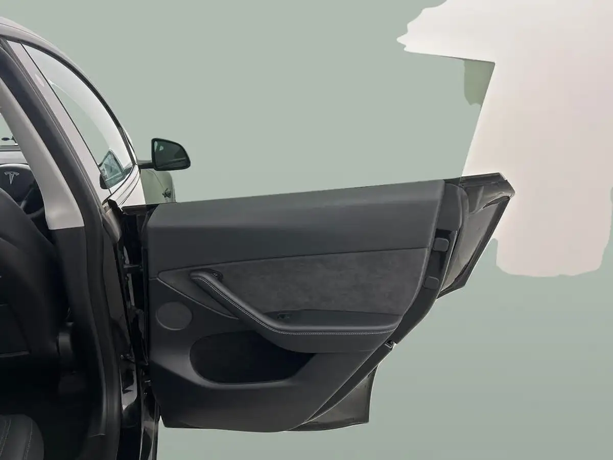 2022-tesla-model-y-e-long-range-big-21