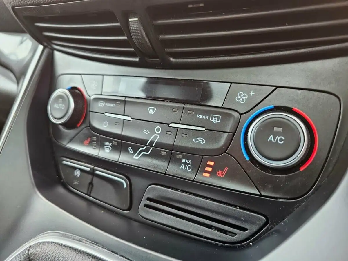 2017-ford-c-max-10t-titanium-x-big-21