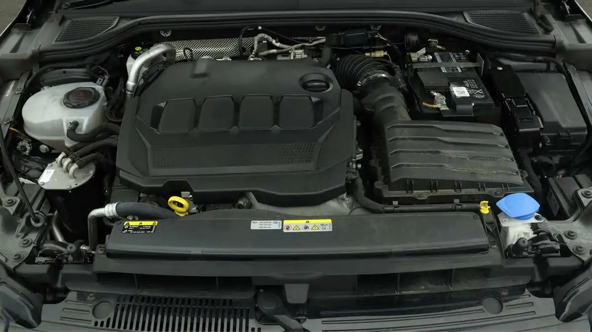 2022-volkswagen-golf-20tdi-life-hatchback-big-18