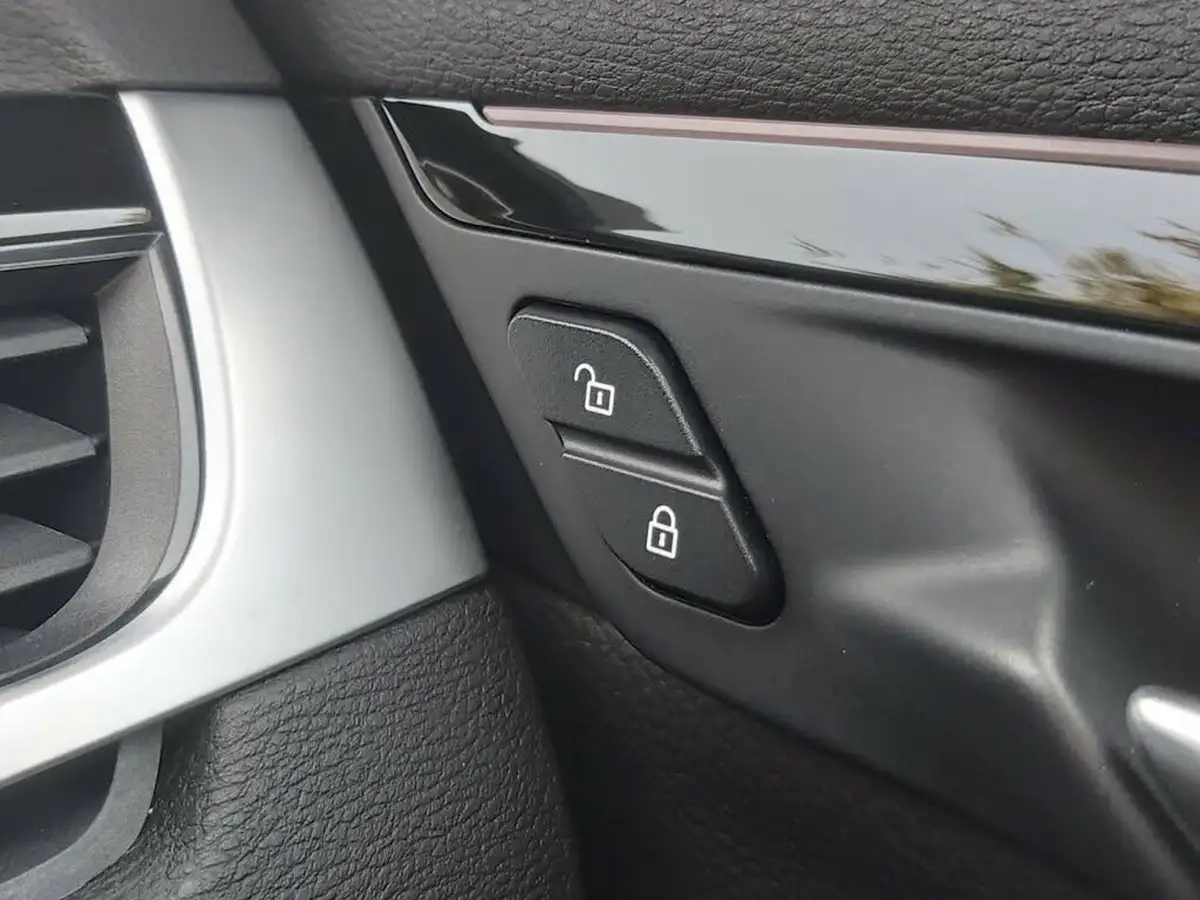 2022-bmw-x1-15-xdrive-25e-phev-xline-big-29
