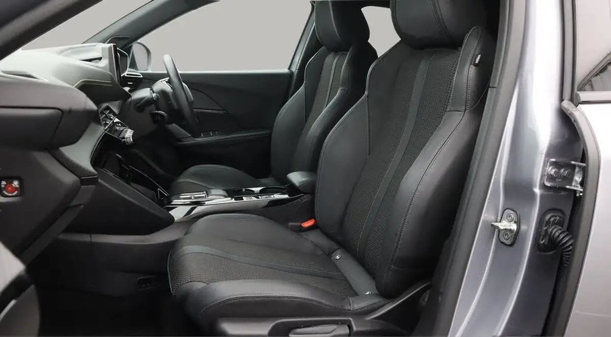 2023-peugeot-2008-suv-e-gt-136bhp-50kwh-station-wagon-big-14