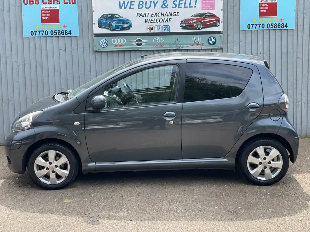 2011-toyota-aygo-10-aygo-go-vvt-i-5d-big-18